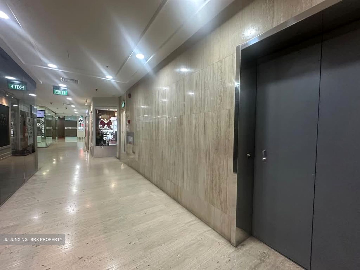 Singapore Shopping Centre (D9), Retail #563954471